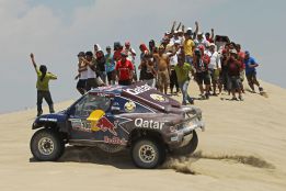 Al-Attiyah se lleva la etapa y Peterhansel mantiene el liderato Al-Attiyah se lleva la etapa y Peterhansel mantiene el liderato