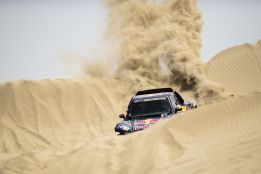 Carlos Sainz adiós al título tras ceder dos horas y media Carlos Sainz adiós al título tras ceder dos horas y media