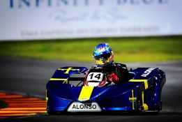 Fernando Alonso da brillo a la carrera de karts de Felipe Massa Fernando Alonso da brillo a la carrera de karts de Felipe Massa