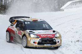 Sebastien Loeb continúa líder y Dani Sordo se coloca tercero Sebastien Loeb continúa líder y Dani Sordo se coloca tercero