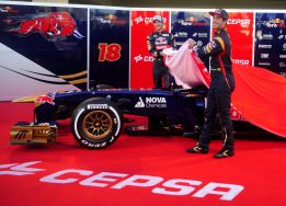 Toro Rosso presenta el coche de la empresa española Cepsa Toro Rosso presenta el coche de la empresa española Cepsa