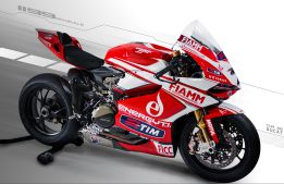 Checa ya disfruta de la 1199 Panigale del Ducati Alstare Checa ya disfruta de la 1199 Panigale del Ducati Alstare