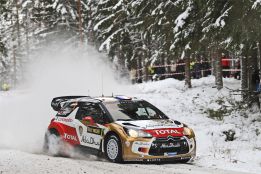 Sebastien Loeb se coloca líder tras ganar el primer tramo Sebastien Loeb se coloca líder tras ganar el primer tramo
