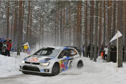 Ogier consigue ante Loeb el
primer triunfo para Volkswagen Ogier consigue ante Loeb el
primer triunfo para Volkswagen