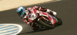 Carlos Checa se sube a la moto y firma el sexto mejor tiempo Carlos Checa se sube a la moto y firma el sexto mejor tiempo