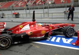 Fernando Alonso debuta con el nuevo Ferrari en Montmeló Fernando Alonso debuta con el nuevo Ferrari en Montmeló