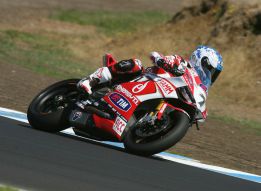 Carlos Checa, mejor tiempo en los entrenos de Phillip Island Carlos Checa, mejor tiempo en los entrenos de Phillip Island