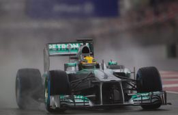 Hamilton, el mejor en el día
de la lluvia y las banderas rojas Hamilton, el mejor en el día
de la lluvia y las banderas rojas