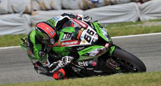 Tom Sykes domina en Donington Park con un Checa discreto