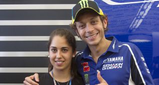 Rossi contiene a los españoles y se apunta el mejor tiempo