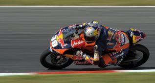 Luis Salom se lleva la pole y el récord en Montmeló