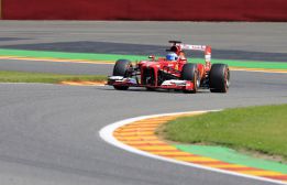 Sólo Vettel consigue rodar más rápido que Alonso en Spa