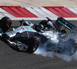Mercedes toma ventaja por ahora en un Mundial de motores