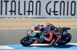 Doblete de Melandri y Sykes mantiene su sólido liderato