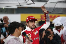 Fernando Alonso comienza a despedirse del equipo Ferrari