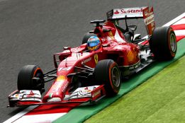 Fernando Alonso mantiene el honor de Ferrari en Suzuka