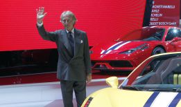 Montezemolo: “Alonso aún discute su futuro con Ferrari”