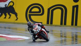 Guintoli y Sykes se jugarán el título en la última cita de Qatar
