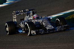 Red Bull estrena decoración y también ambiciones para 2015