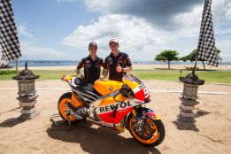 Márquez y Pedrosa presentan su Honda para 2015 en Bali