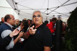 Flavio Briatore: "Hablé con Fernando y no está preocupado"