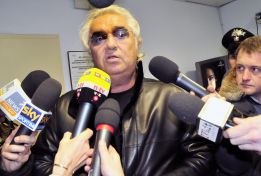 Flavio Briatore defiende la legalidad de sus cuentas en Suiza