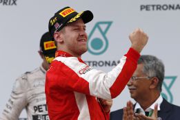 Triunfo de Vettel, Sainz acaba octavo y abandono de Alonso
