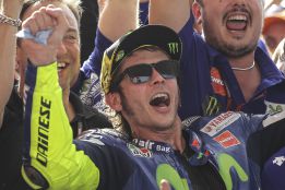 Rossi: “Es Márquez el que me ha tocado y siento su caída”