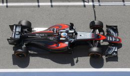 Hamilton domina y McLaren ya se asoma en Montmeló