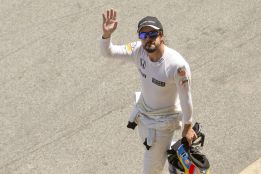 Alonso: “Casi juego a los bolos con los mecánicos” Alonso: “Casi juego a los bolos con los mecánicos”