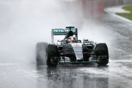 Hamilton: liderato y choque en la lluvia de Montreal Hamilton: liderato y choque en la lluvia de Montreal