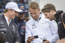 Button podría cambiar la F-1 por el programa 'Top Gear' Button podría cambiar la F-1 por el programa 'Top Gear'