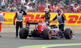 Los mil y un problemas del primer año de Carlos Sainz Los mil y un problemas del primer año de Carlos Sainz