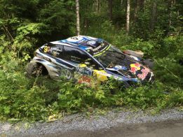 Brutal accidente de Andreas Mikkelsen en Finlandia