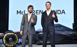 Alonso: "Es bueno para el equipo que Button se quede" Alonso: "Es bueno para el equipo que Button se quede"