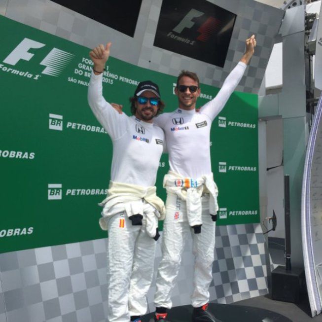 Alonso y Button subieron al podio de Interlagos