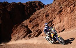 Price gana en un monumental atasco en las dunas
