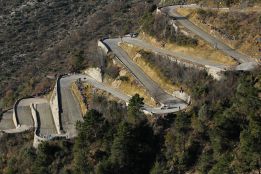 El Rally de Montecarlo ofrece imagenes tan espectaculares como esta por sus sinuosas carreteras