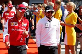 Vettel charla con Alonso en F1