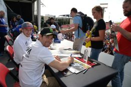 MotoGP: sanción deportiva por saltarse firmas de autógrafos