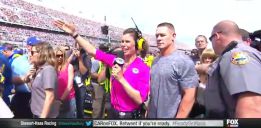 John Cena, invisible para la reportera de la Daytona 500