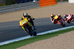 Luthi domina en Moto2 con Rins (cuarto) el mejor español