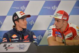 Márquez junto a Iannone en la rueda de prensa de MotoGP