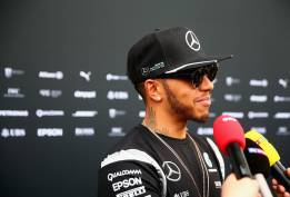 Hamilton quiere que se prueben nuevos formatos de gran premio.