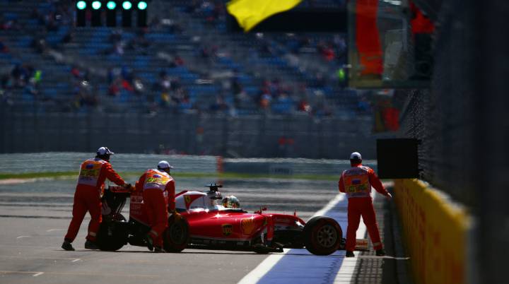 Vettel: 5 puestos en parrilla por cambiar la caja de cambios