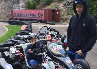 Raikkonen inculca al pequeño Robin su afición por los coches