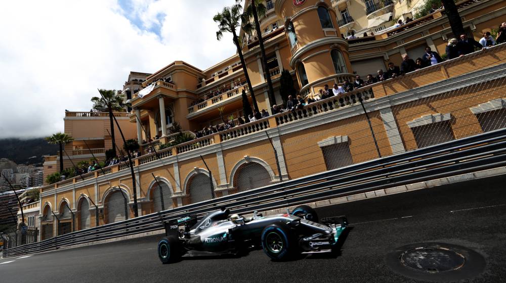 Primera victoria de Hamilton; Alonso, quinto y Sainz, octavo