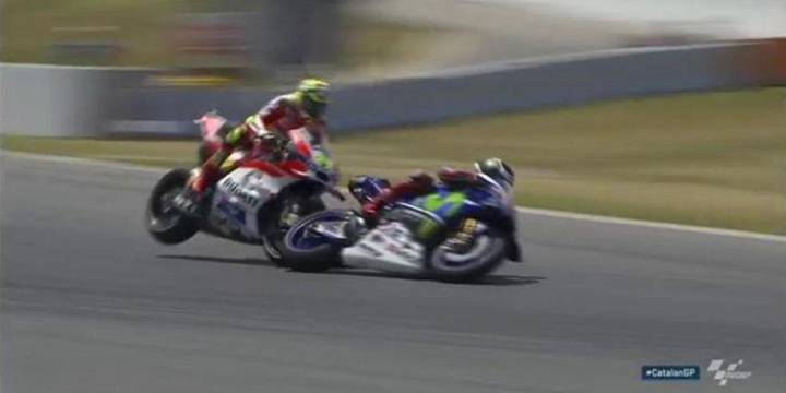 Iannone tira a Lorenzo y vuelve a estar en el centro de la polémica.