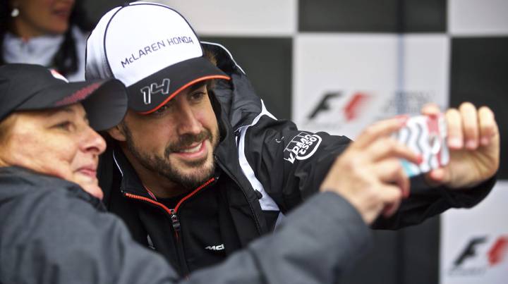 Alonso homenajea a Luis Salom en su casco para Canadá
