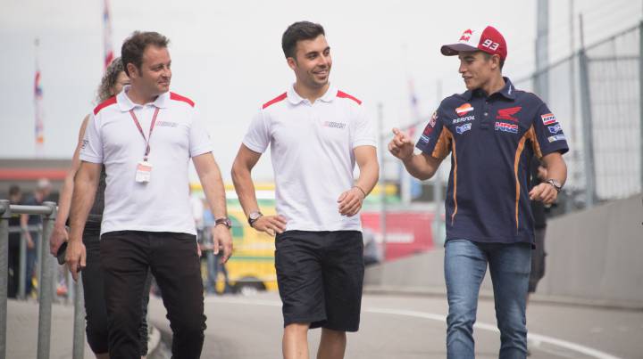 Rossi y Márquez revisan la 'nueva' chicane de la discordia de MotoGP en Assen